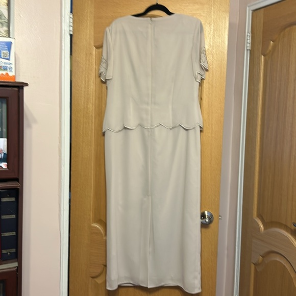 NWOT R&M Richards embroidered long woman dress. Size 14W. Lined. Dry clean. - Picture 2 of 2